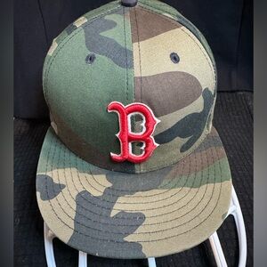 Boston Red Sox camouflage colored flat bill hat. New era brand size 7 3/4.